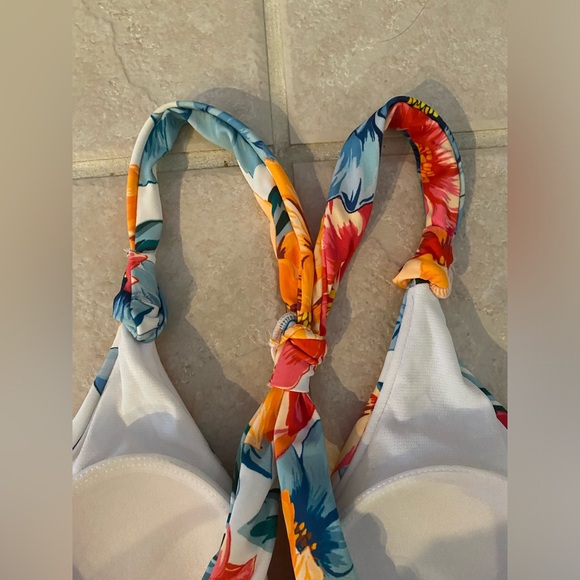 NWOT Floral Knot One Piece Swimsuit - Size Medium - Picture 11 of 12